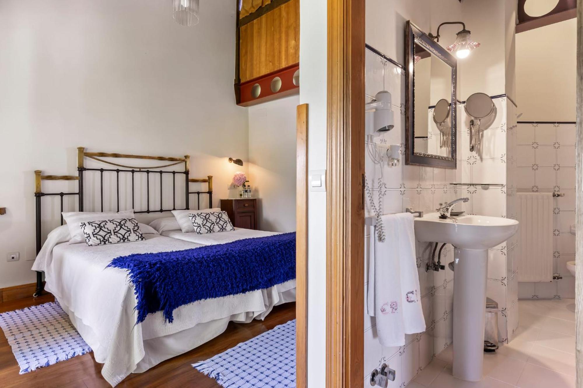 Casa Peleyon Bed & Breakfast Castropol Exterior photo
