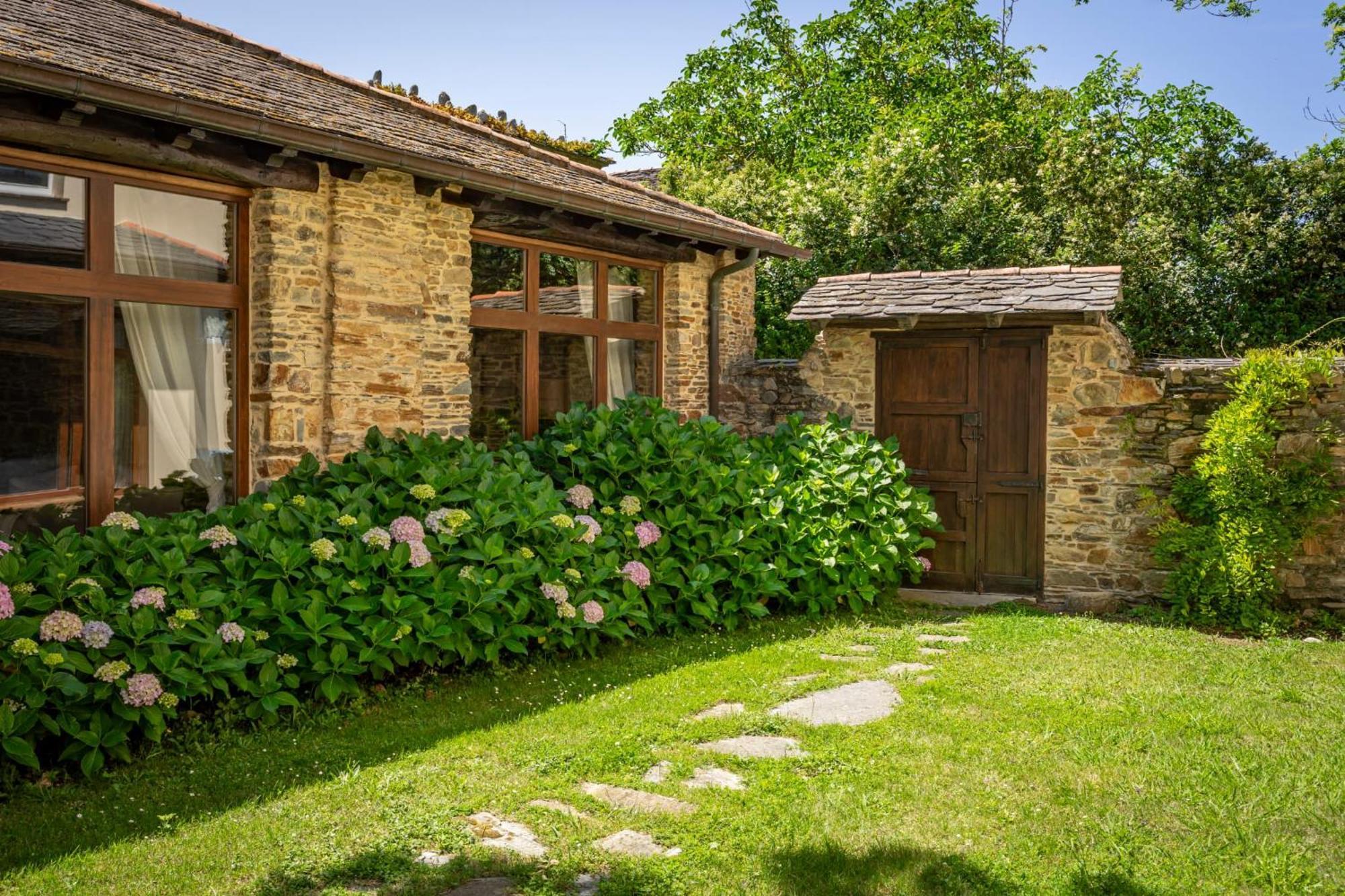 Casa Peleyon Bed & Breakfast Castropol Exterior photo