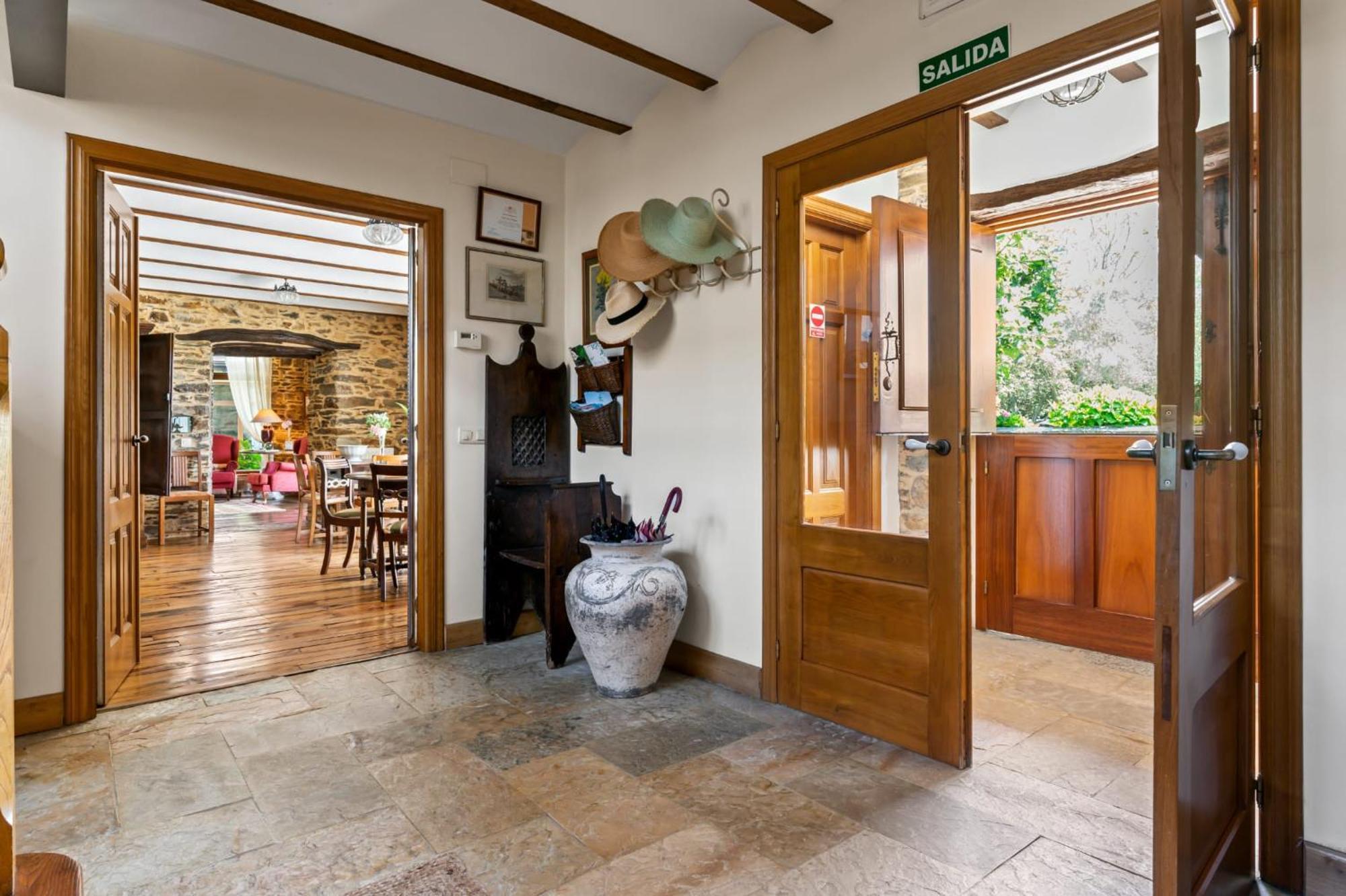 Casa Peleyon Bed & Breakfast Castropol Exterior photo
