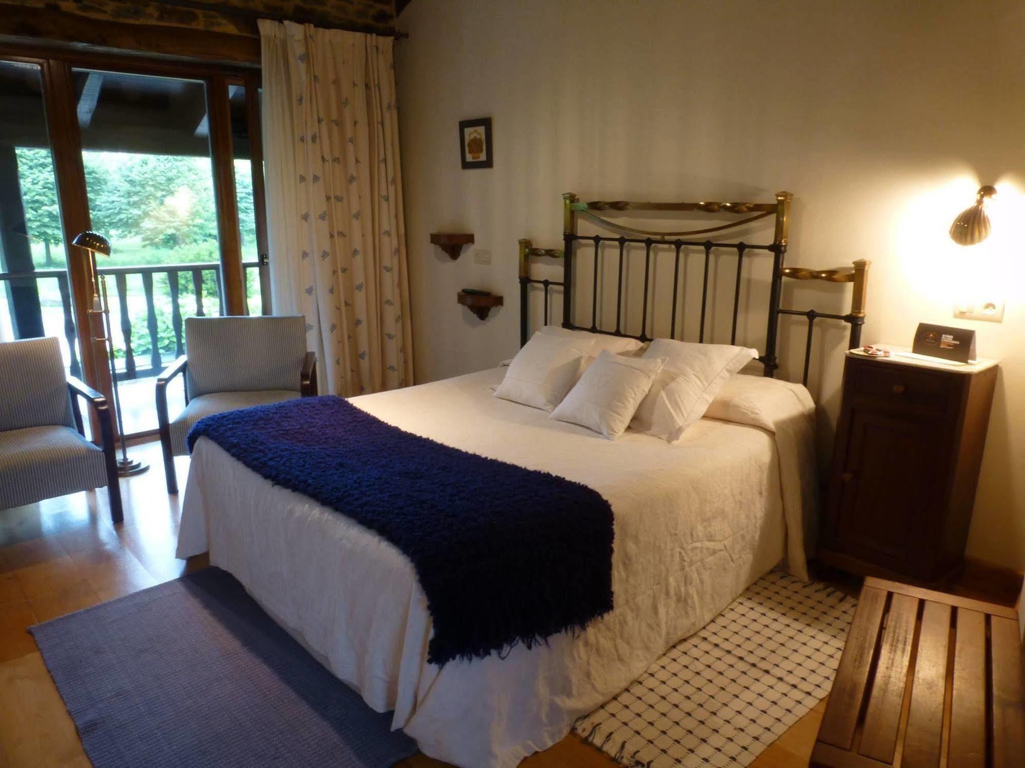 Casa Peleyon Bed & Breakfast Castropol Exterior photo
